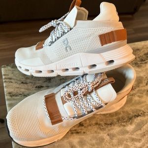 Women On Cloud Cloudnova running sneakers size 7.5 Pearl